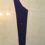 8-1 裏襟に伸び止めテープ貼る