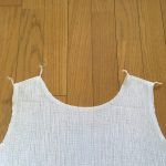 6-2 前身頃の肩線に空ロック