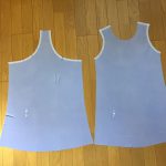 1-1 伸び止めテープを貼る